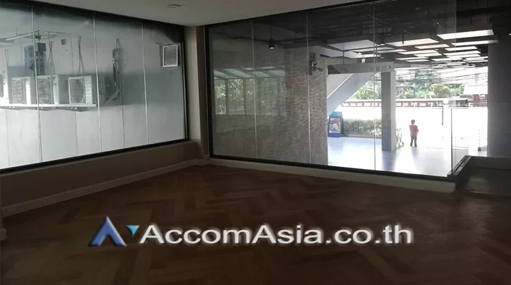 1  Retail / Showroom For Rent in Sukhumvit ,Bangkok BTS Phrom Phong at Retail Space for RENT AA24619