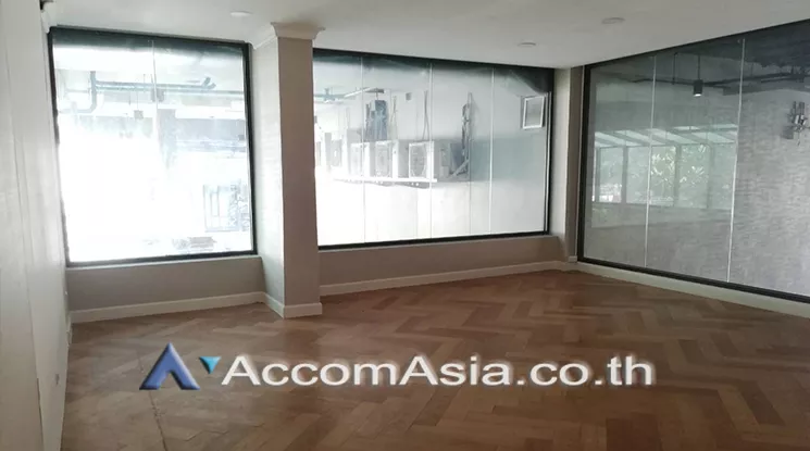  1  Retail / Showroom For Rent in Sukhumvit ,Bangkok BTS Phrom Phong at Retail Space for RENT AA24619