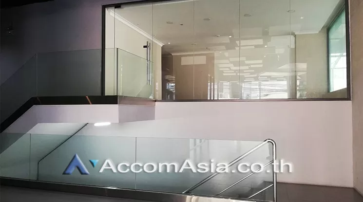 6  Retail / Showroom For Rent in Sukhumvit ,Bangkok BTS Phrom Phong at Retail Space for RENT AA24619