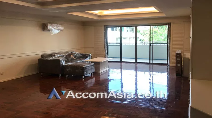 Big Balcony |  Low-rise apartment, Walk 400m to BTS Apartment  3 Bedroom for Rent BTS Phrom Phong in Sukhumvit Bangkok