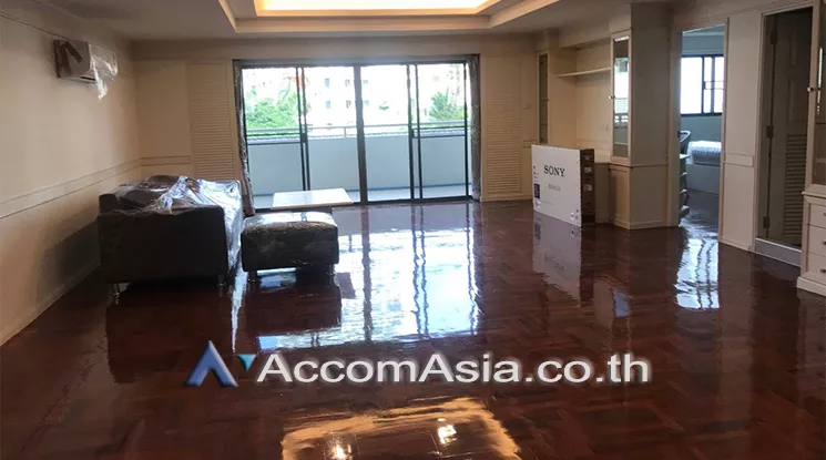  1  3 br Apartment For Rent in Sukhumvit ,Bangkok BTS Phrom Phong at Low-rise apartment, Walk 400m to BTS AA24638