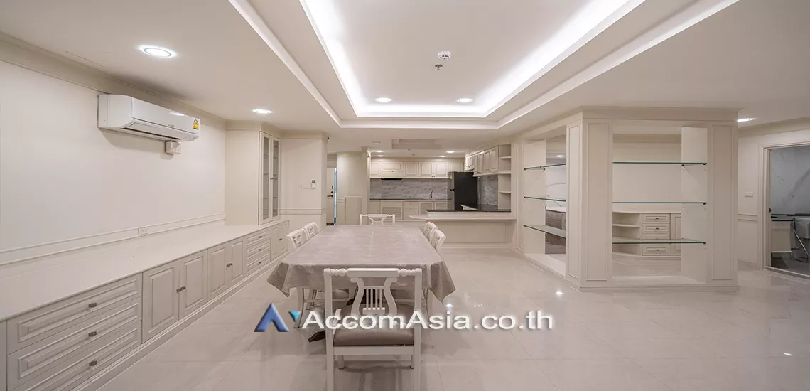 unit 3 Bedrooms  Apartment For Rent in Sukhumvit, Bangkok  near BTS Phrom Phong (AA24657)