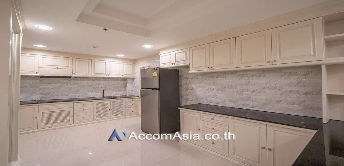 unit 3 Bedrooms  Apartment For Rent in Sukhumvit, Bangkok  near BTS Phrom Phong (AA24657)