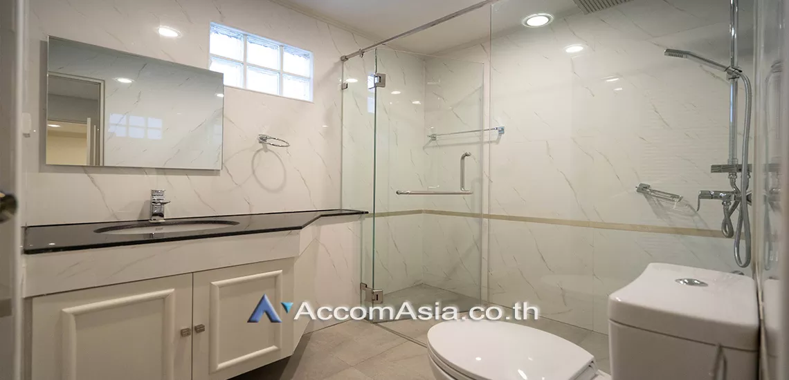 8  3 br Apartment For Rent in Sukhumvit ,Bangkok BTS Phrom Phong at Low-rise apartment, Walk 400m to BTS AA24657