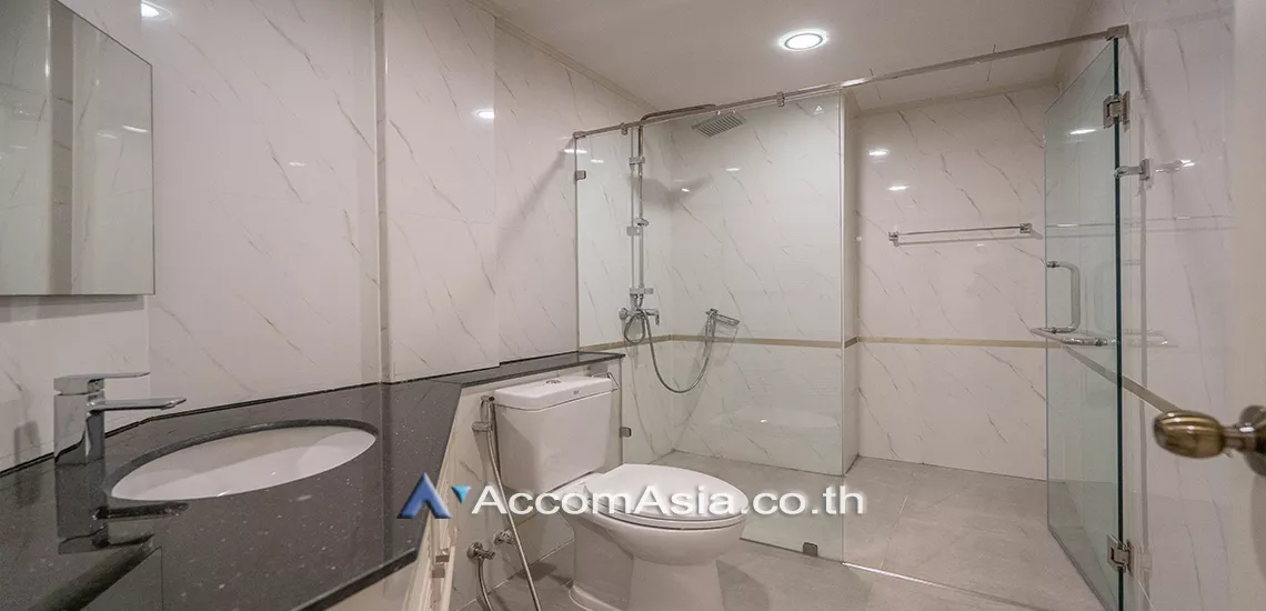 9  3 br Apartment For Rent in Sukhumvit ,Bangkok BTS Phrom Phong at Low-rise apartment, Walk 400m to BTS AA24657