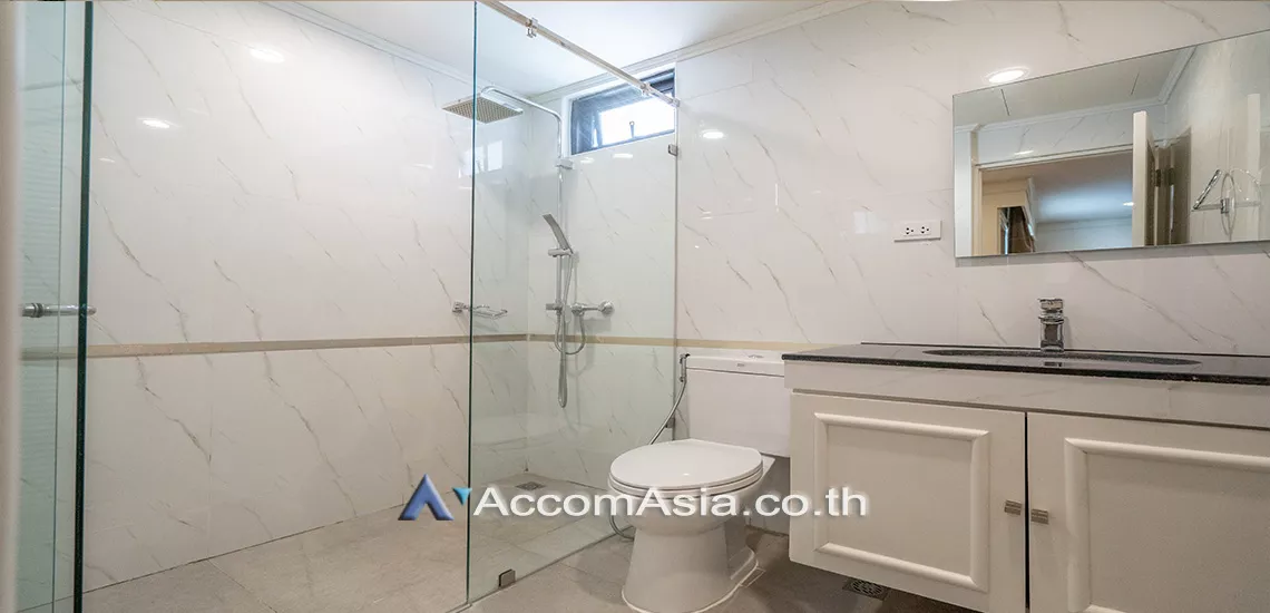 10  3 br Apartment For Rent in Sukhumvit ,Bangkok BTS Phrom Phong at Low-rise apartment, Walk 400m to BTS AA24657