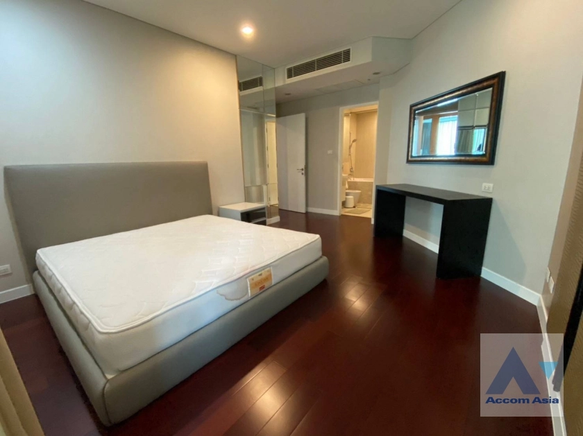 15  3 br Condominium For Rent in Ploenchit ,Bangkok BTS Chitlom at The Park Chidlom AA24662