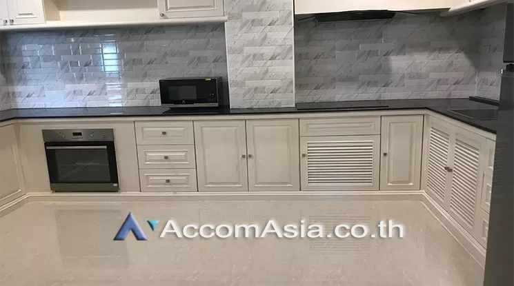 8  3 br Apartment For Rent in Sukhumvit ,Bangkok BTS Phrom Phong at Low-rise apartment, Walk 400m to BTS AA24673