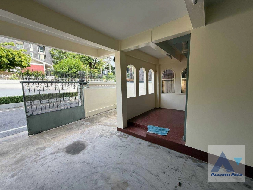 19  5 br Townhouse for rent and sale in Sukhumvit ,Bangkok BTS Ekkamai AA24676