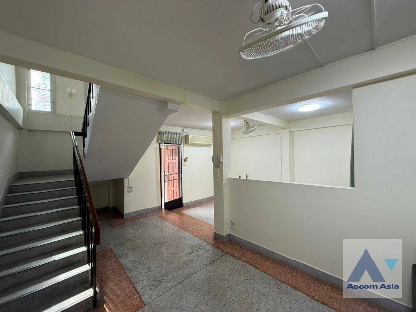  1  5 br Townhouse for rent and sale in Sukhumvit ,Bangkok BTS Ekkamai AA24676