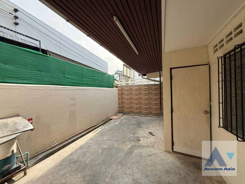 18  5 br Townhouse for rent and sale in Sukhumvit ,Bangkok BTS Ekkamai AA24676