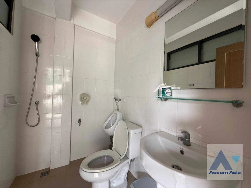 14  5 br Townhouse for rent and sale in Sukhumvit ,Bangkok BTS Ekkamai AA24676