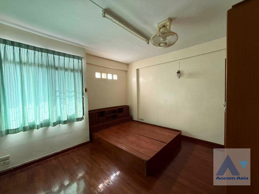 6  5 br Townhouse for rent and sale in Sukhumvit ,Bangkok BTS Ekkamai AA24676