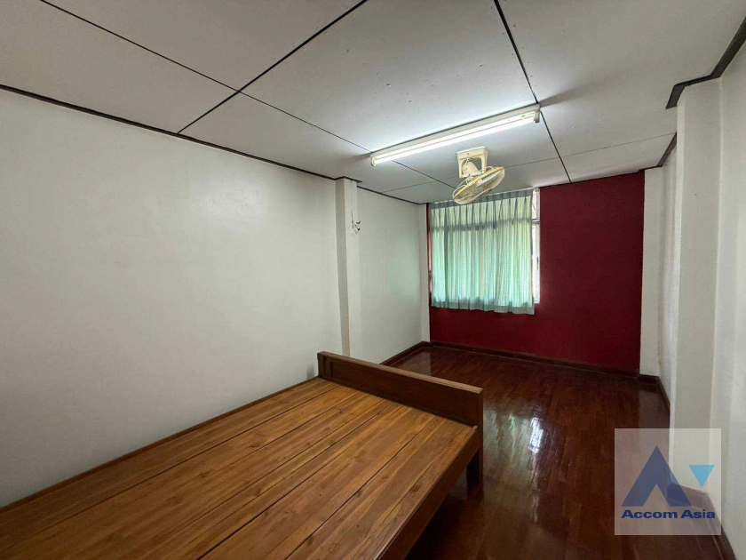 9  5 br Townhouse for rent and sale in Sukhumvit ,Bangkok BTS Ekkamai AA24676