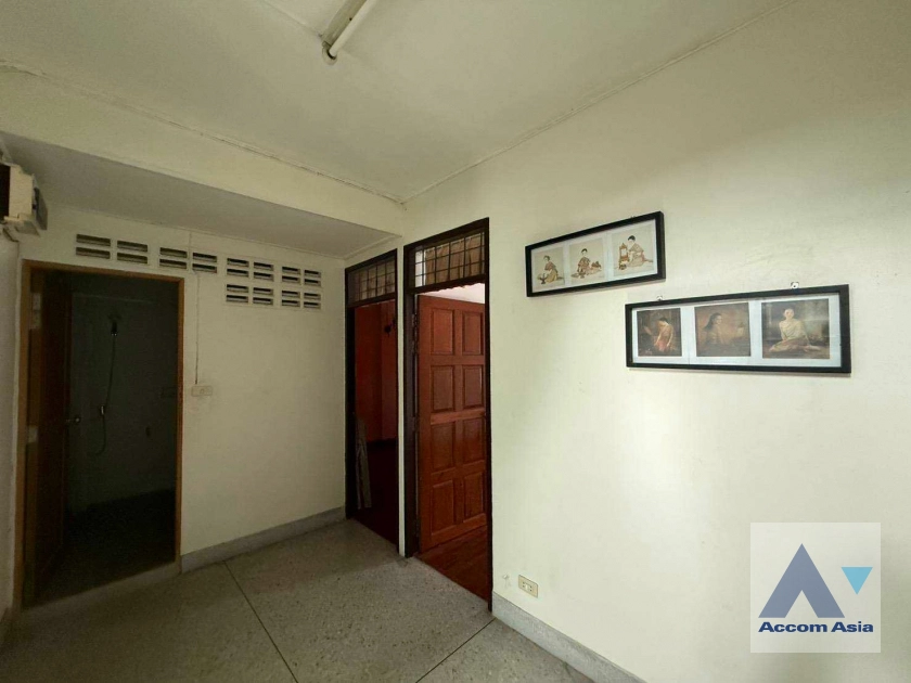  1  5 br Townhouse for rent and sale in Sukhumvit ,Bangkok BTS Ekkamai AA24676