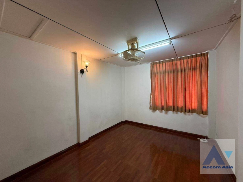 10  5 br Townhouse for rent and sale in Sukhumvit ,Bangkok BTS Ekkamai AA24676