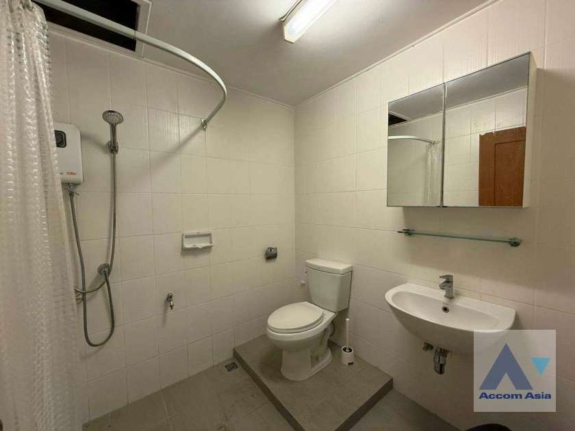 15  5 br Townhouse for rent and sale in Sukhumvit ,Bangkok BTS Ekkamai AA24676