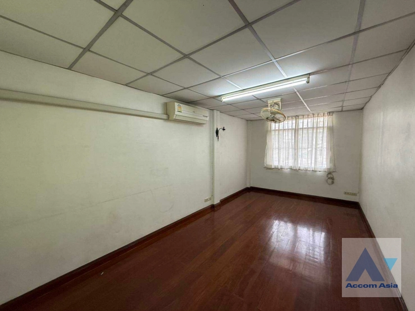 11  5 br Townhouse for rent and sale in Sukhumvit ,Bangkok BTS Ekkamai AA24676