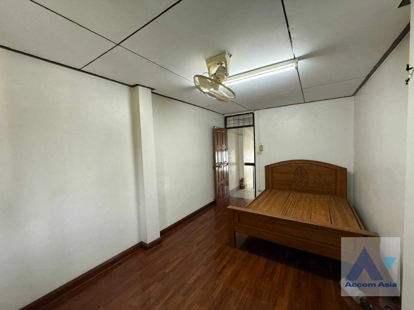 8  5 br Townhouse for rent and sale in Sukhumvit ,Bangkok BTS Ekkamai AA24676