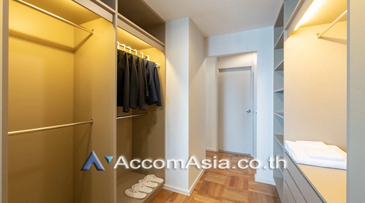 4  3 br Apartment for rent and sale in Sathorn ,Bangkok BRT Thanon Chan at Family-Friendly Serviced Apartment with Big Green Spaces AA24677