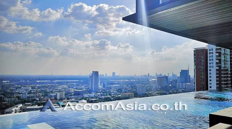  1 Bedroom  Condominium For Sale in Sukhumvit, Bangkok  near BTS Ekkamai (AA24681)