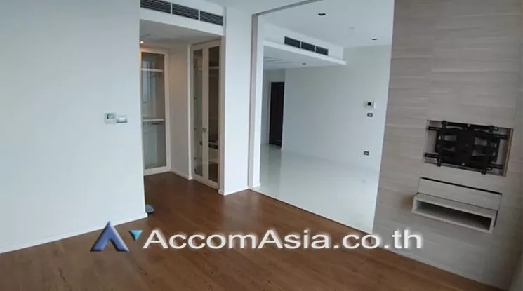  1 Bedroom  Condominium For Sale in Sathorn, Bangkok  near BTS Surasak (AA24684)