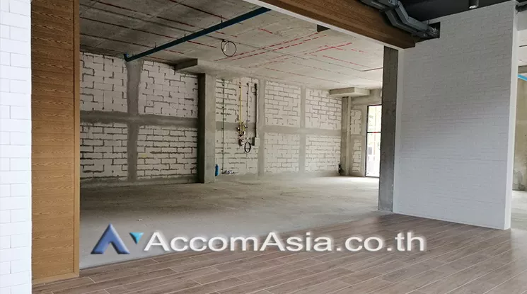  1  Retail / Showroom For Rent in Sukhumvit ,Bangkok BTS Phrom Phong at Retail Space for RENT AA24728