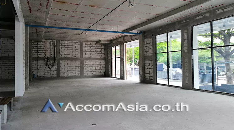 5  Retail / Showroom For Rent in Sukhumvit ,Bangkok BTS Phrom Phong at Retail Space for RENT AA24730