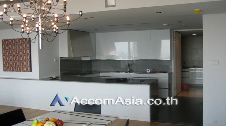  3 Bedrooms  Condominium For Sale in Sathorn, Bangkok  near BTS Chong Nonsi - MRT Lumphini (AA24735)