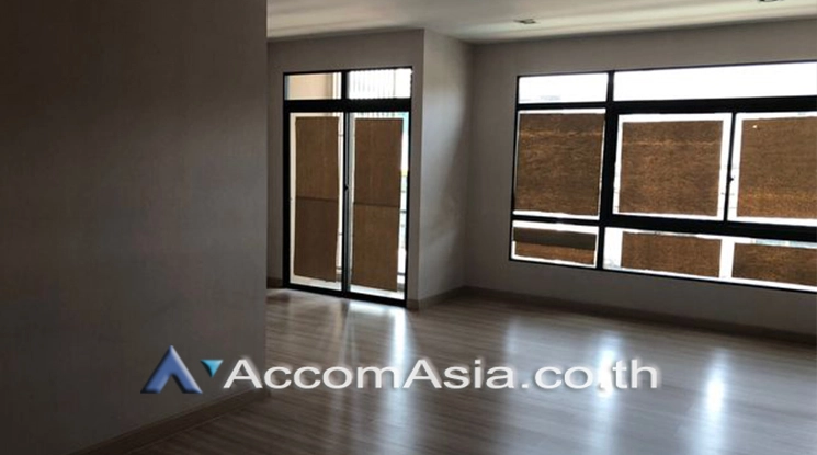 unit 3 Bedrooms  House For Rent & Sale in Rama 3, Bangkok  near BTS Surasak (AA24751)