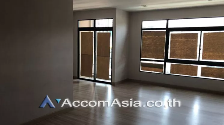  2  3 br House for rent and sale in charoenkrung ,Bangkok BTS Surasak AA24751