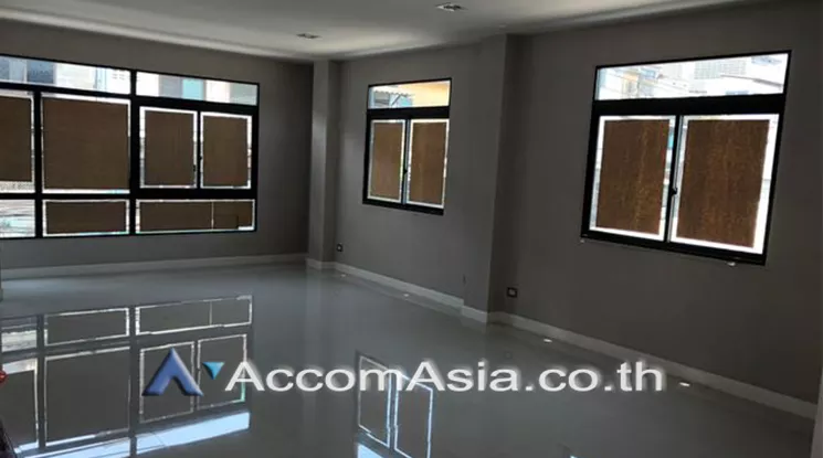  1  3 br House for rent and sale in charoenkrung ,Bangkok BTS Surasak AA24751