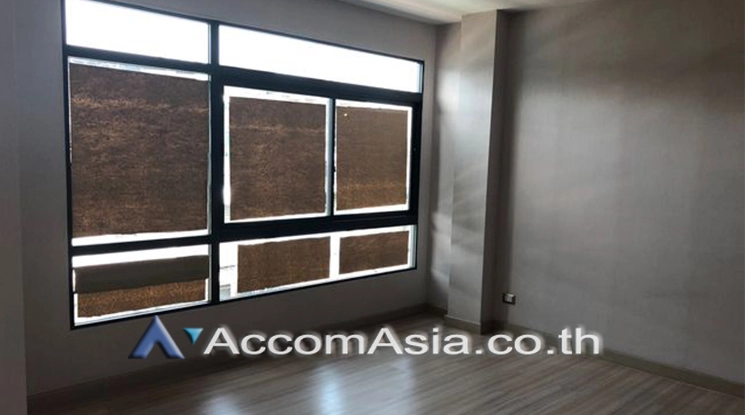 unit 3 Bedrooms  House For Rent & Sale in Rama 3, Bangkok  near BTS Surasak (AA24751)