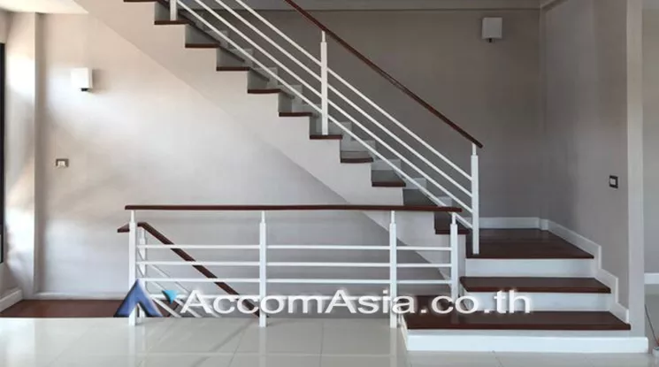 5  3 br House for rent and sale in charoenkrung ,Bangkok BTS Surasak AA24751