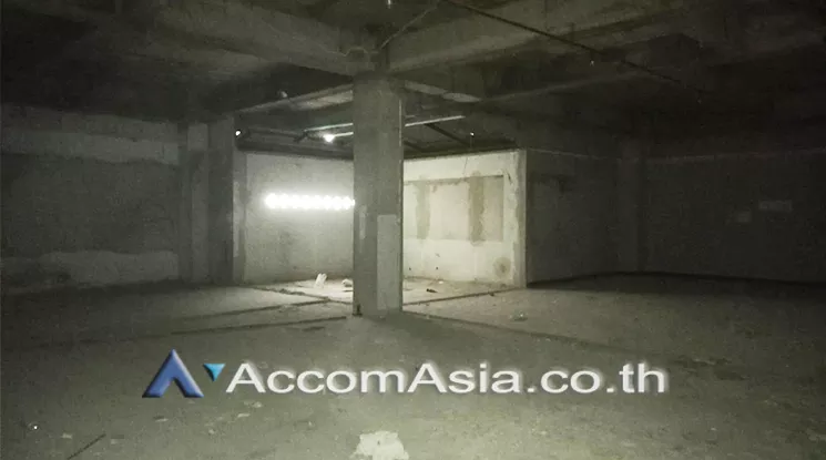  Retail Space for RENT Retail / showroom  for Rent BTS Ekkamai in Sukhumvit Bangkok