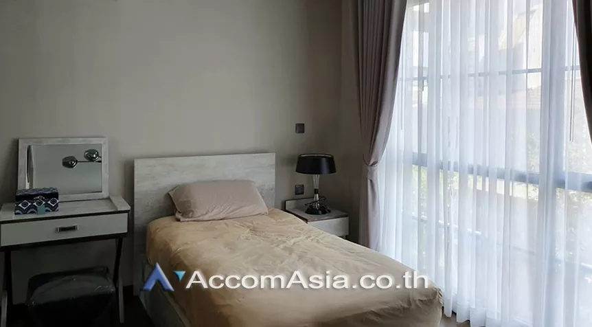  2 Bedrooms  Condominium For Rent & Sale in Ploenchit, Bangkok  near BTS Chitlom (AA24763)