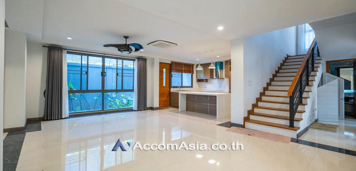  1  5 br House For Rent in Bang Na ,Bangkok BTS Bang Na at House in Compound AA24774