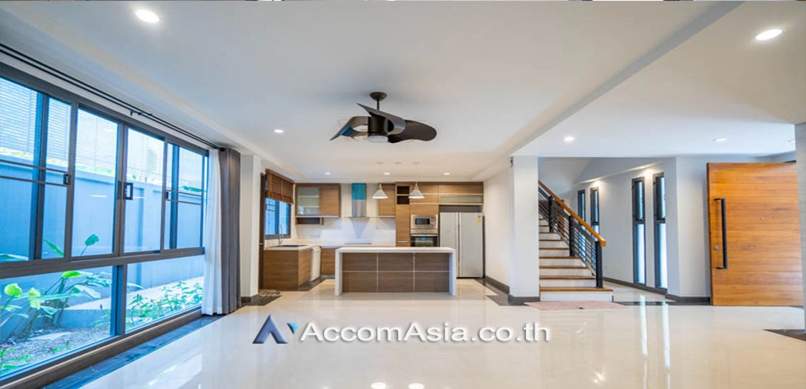  1  5 br House For Rent in Bang Na ,Bangkok BTS Bang Na at House in Compound AA24774