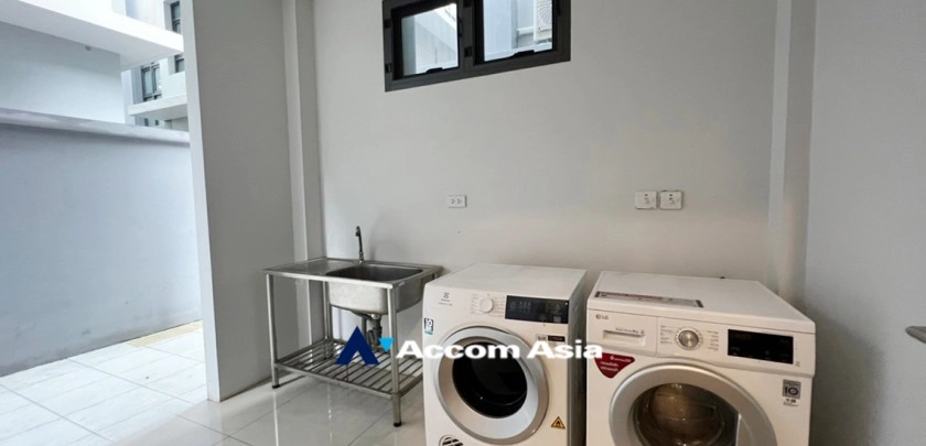 29  4 br House For Rent in Bang Na ,Bangkok BTS Bang Na at House in Compound AA24775