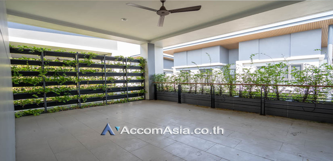 House in Compound 4 br House For Rent in bangna, Bangkok AA24775 /