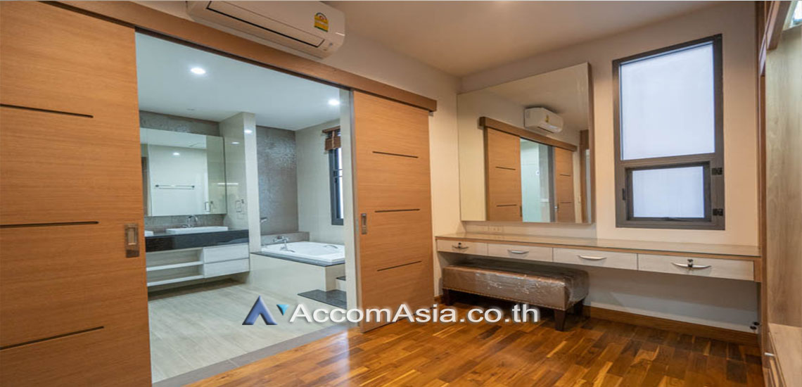 House in Compound 4 br House For Rent in bangna, Bangkok AA24775 /