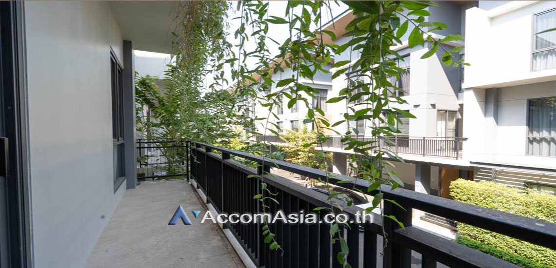 House in Compound 4 br House For Rent in bangna, Bangkok AA24775 /