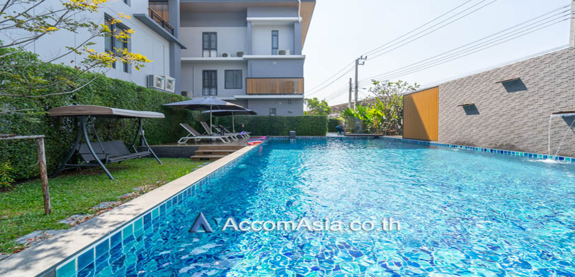 House in Compound 4 br House For Rent in bangna, Bangkok AA24775 /