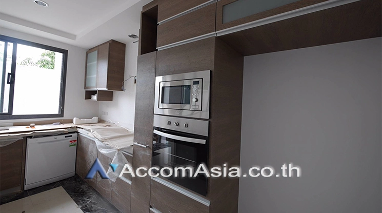 unitPet friendly |  4 Bedrooms  House For Rent in Bang Na, Bangkok  near BTS Bang Na (AA24776)