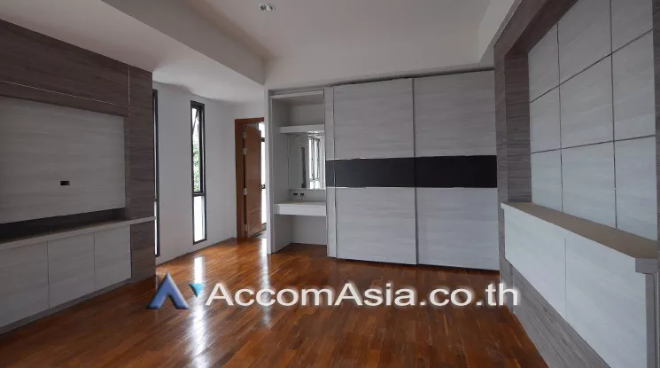 Pet friendly |  5 Bedrooms  House For Rent in Bangna, Bangkok  near BTS Bang Na (AA24778)