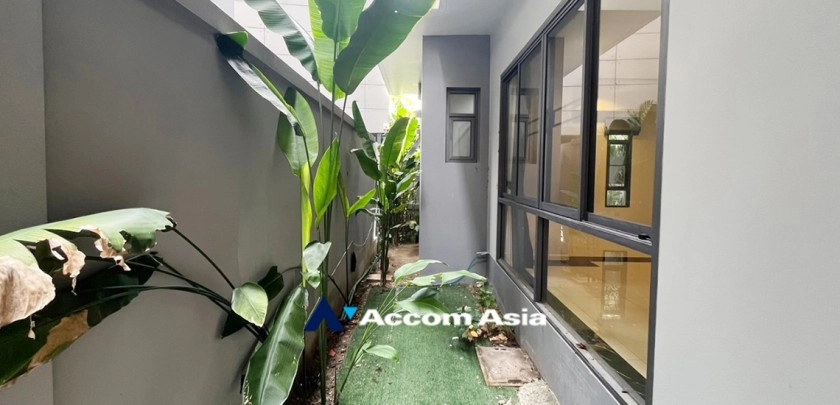 56  5 br House For Rent in Bangna ,Bangkok BTS Bang Na at House in Compound AA24780