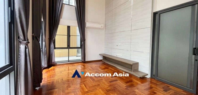 8  5 br House for rent and sale in Bang Na ,Bangkok BTS Bang Na at House in Compound AA24780
