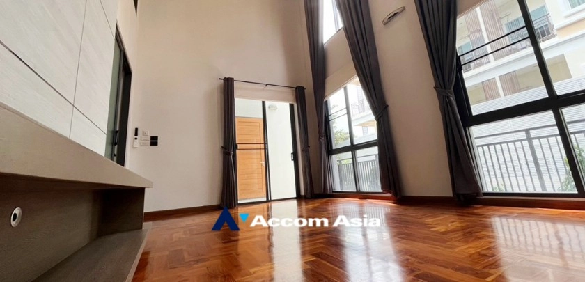Double High Ceiling, Pet friendly |  5 Bedrooms  House For Rent in Bangna, Bangkok  near BTS Bang Na (AA24780)