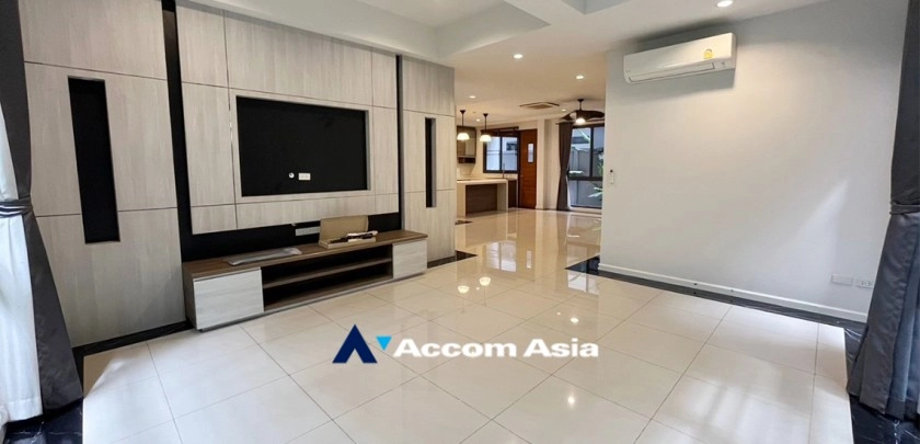 22  5 br House for rent and sale in Bang Na ,Bangkok BTS Bang Na at House in Compound AA24780