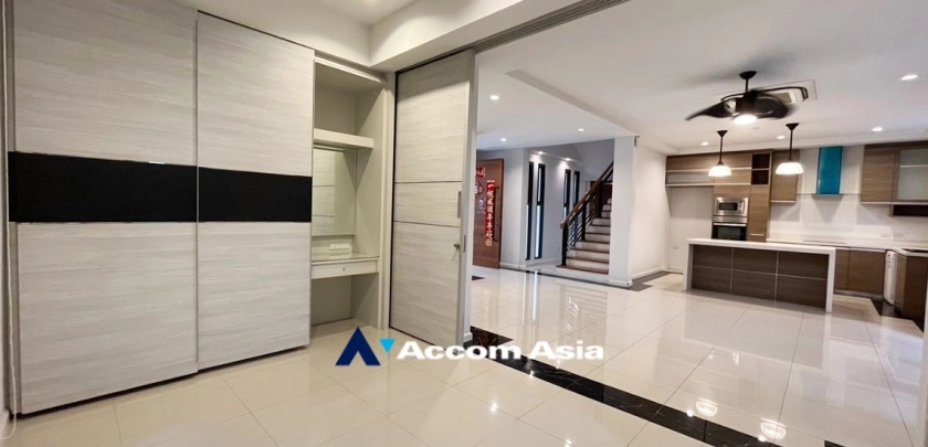 23  5 br House For Rent in Bangna ,Bangkok BTS Bang Na at House in Compound AA24780